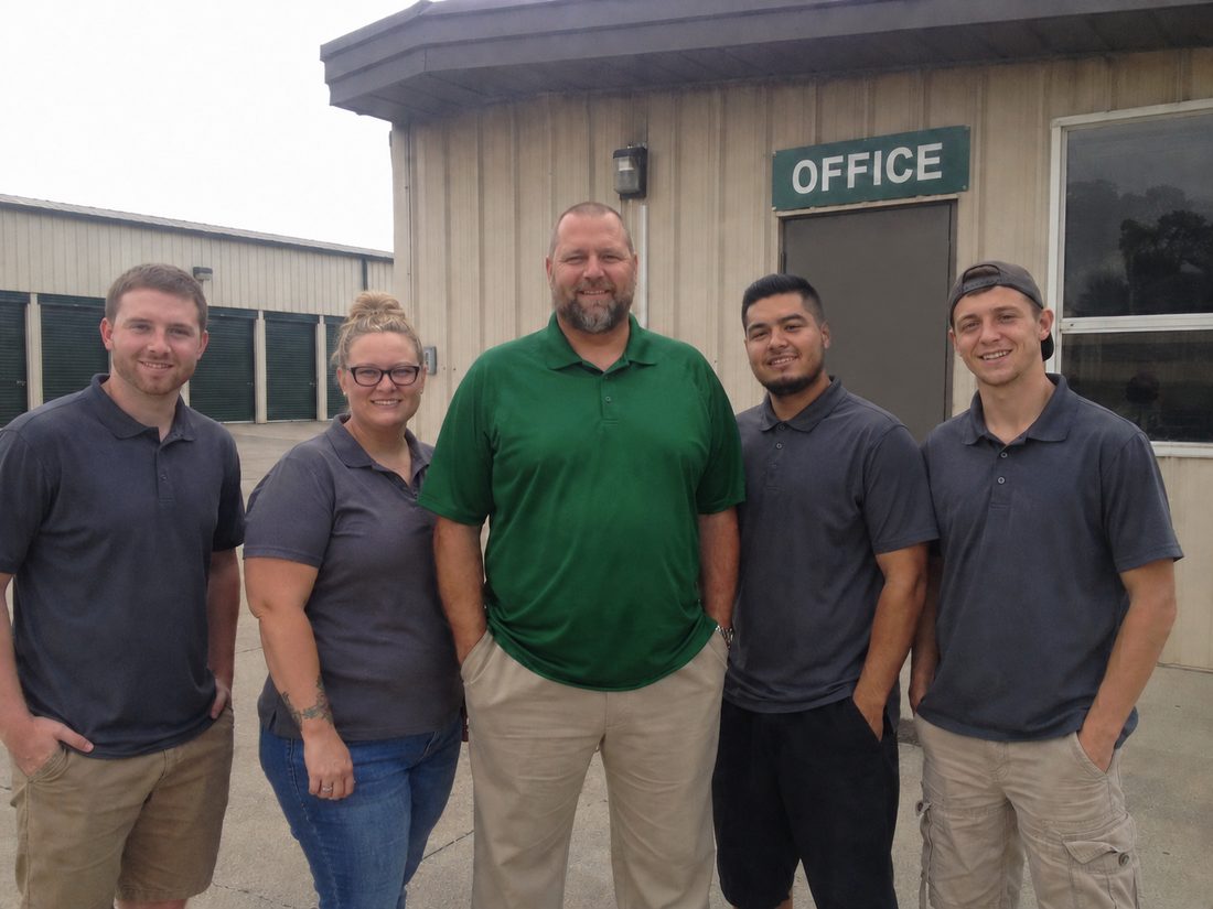Pest control professionals in West Des Moines, IA